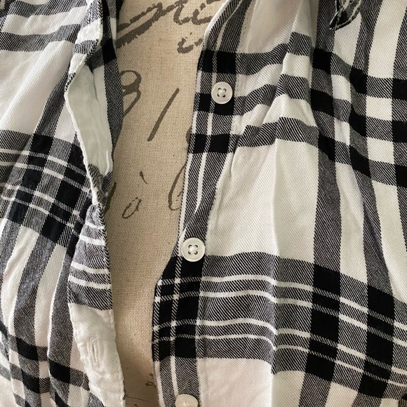 Women’s Black & White Plaid Button Down Shirt Size Medium - Picture 3 of 5